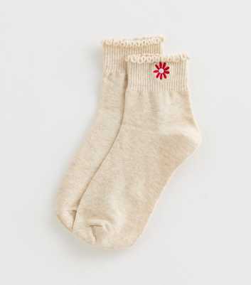 Oatmeal Embroidered Daisy Frill Ankle Socks