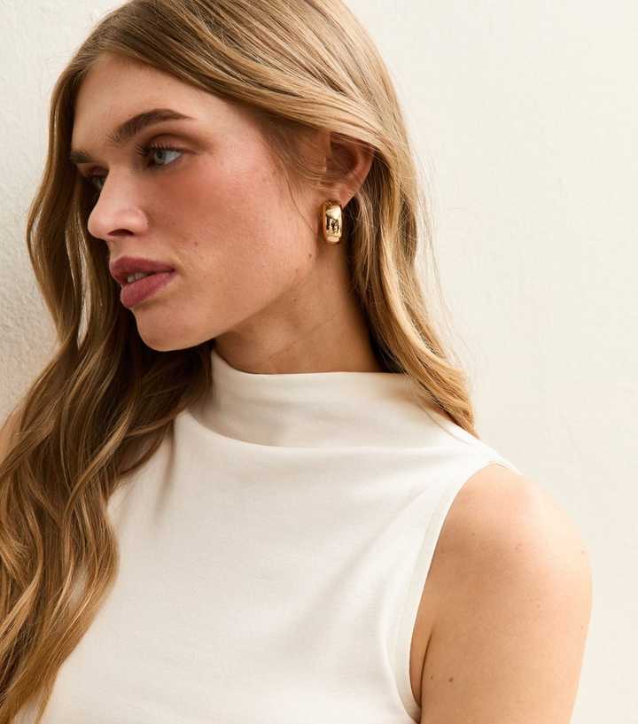 Cream Grown On Neck Vest
