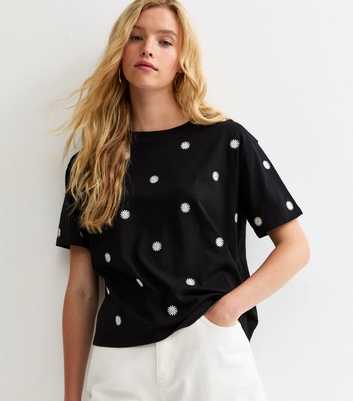 Black Daisy Embroidered Boxy Fit T-Shirt