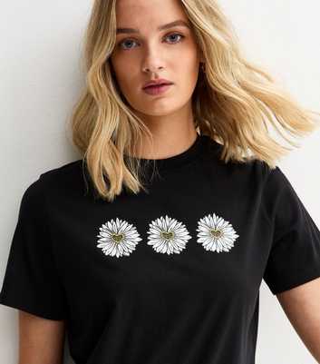 Black Daisy Print T-Shirt