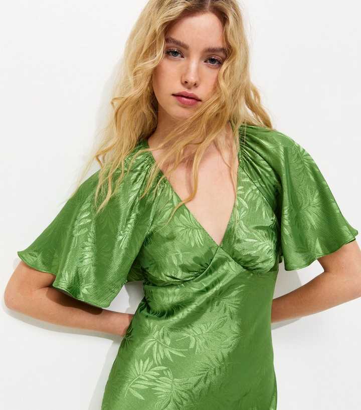 Light Green Palm Leaf Jacquard Flutter Sleeve Midi Dress | New Look Light Green Palm Leaf Jacquard Flutter Sleeve Midi Dress | New Look