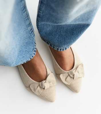 Wide Fit Off White Bow Applique Pointed Ballerina Flats
