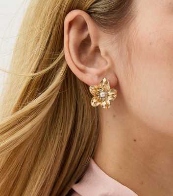 Gold Tone Flower Shaped Faux Pearl Stud Earrings