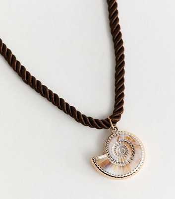 Cream Seashell Pendant Rope Necklace