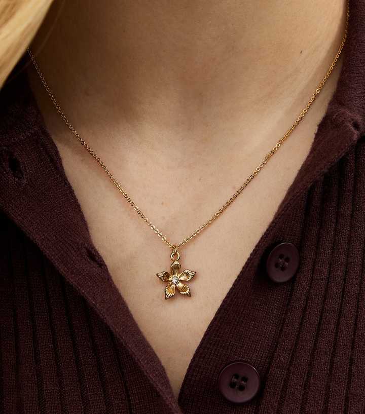 18ct Gold Plated Diamanté Flower Pendant Necklace
