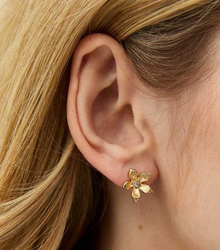18ct Gold Plated Small Flower Stud Earrings