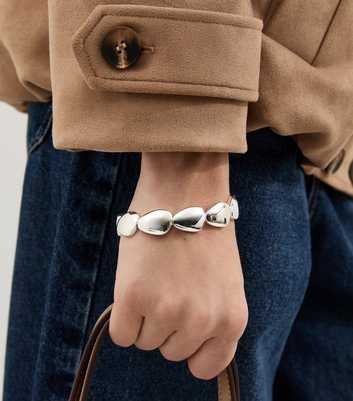 Silver Tone Sleek Pebble Stretch Bracelet