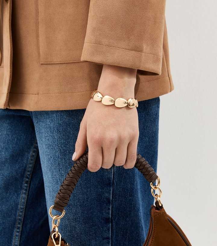 Gold Tone Sleek Pebble Stretch Bracelet