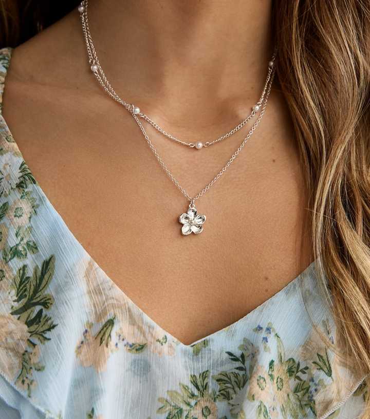 Silver Tone 2 Layer Flower Pendant Necklace