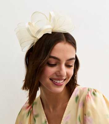Cream Bow Appliqued Mesh Fascinator