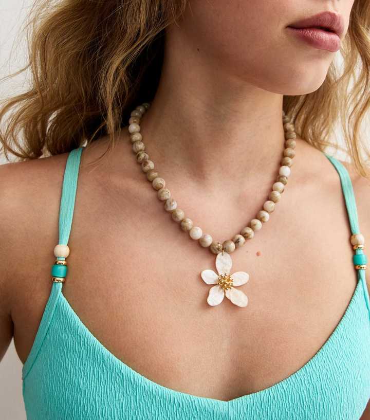 Cream Beaded Flower Pendant Necklace