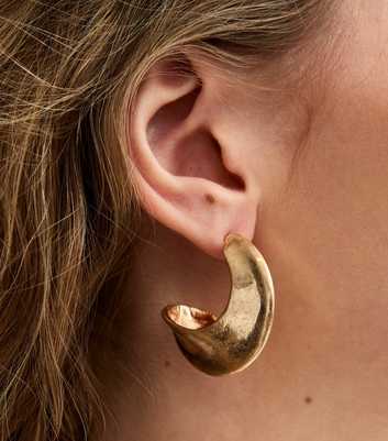 Gold Tone Vintage Chunky Curved Hoop Earrings