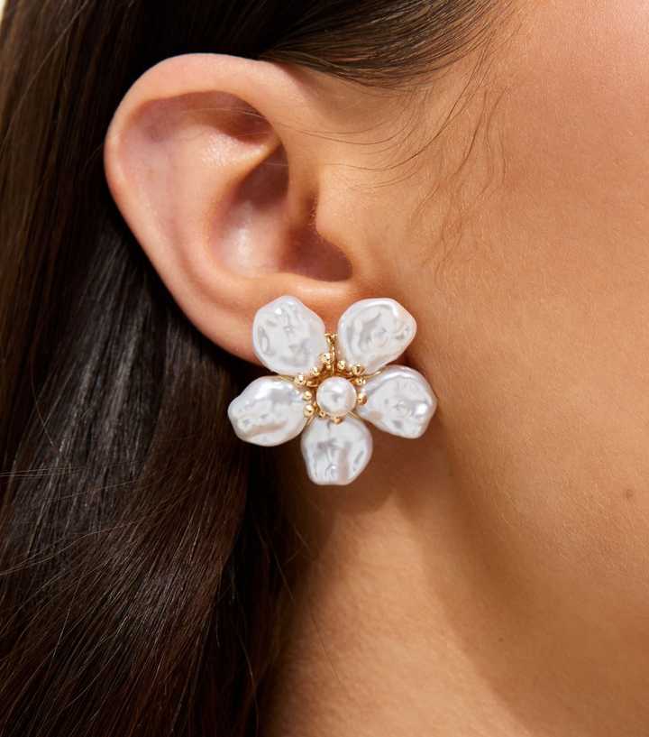 White Faux Pearl Flower Stud Earrings