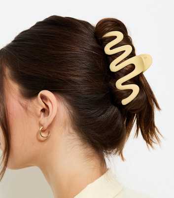Light Yellow Squiggle Hair Claw Clip