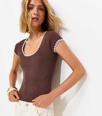 Dark Brown Ribbed Blanket Stitch Trim T-Shirt