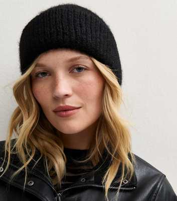 Black Chunky Ribbed Knit Beanie