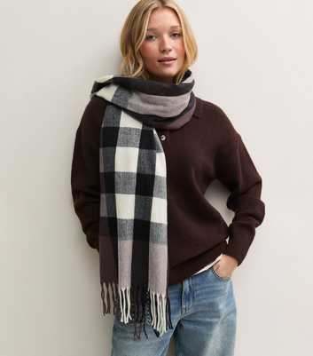 Black Check Pattern Knitted Fringe Scarf