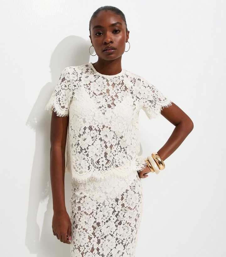 Off White Scalloped Lace Short Sleeve Top