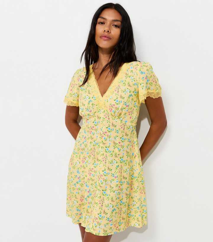 Yellow Floral Print Lace Trim V-Neck Faux Button Mini Dress