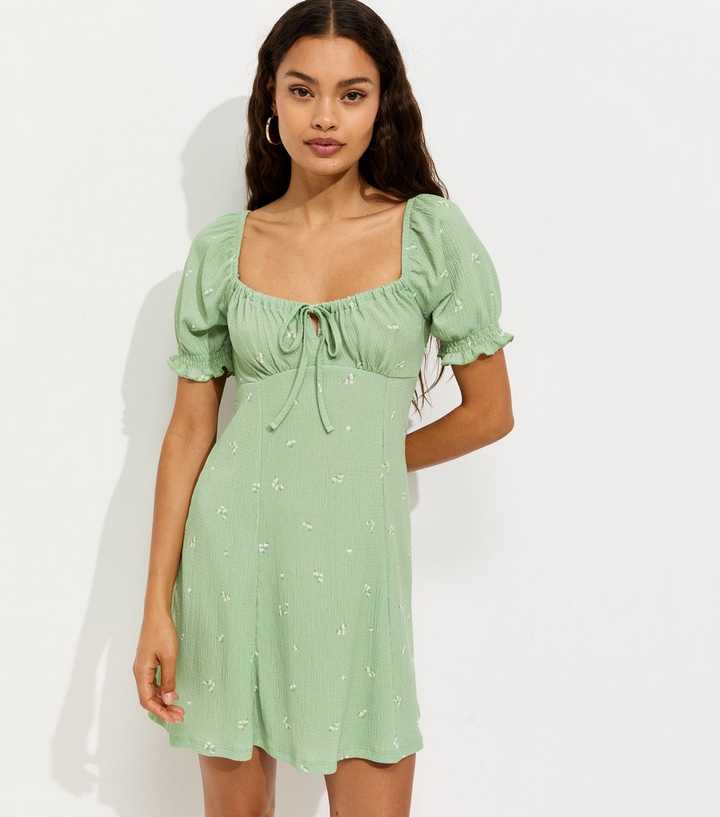 Petite Green Ditsy Floral Print Milkmaid Crinkle Texture Mini Dress