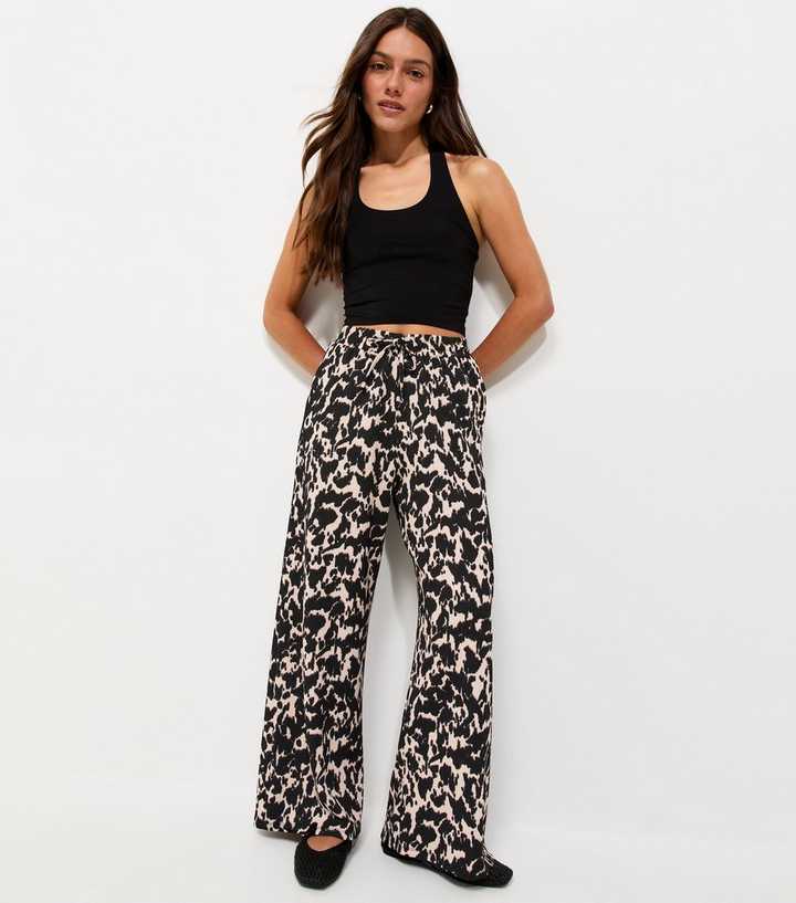 Petite Cream Crinkle Texture Animal Print Wide Leg Trousers