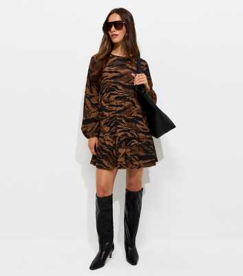 Petite Brown Tiger Print Long Sleeve Crinkle Smock Mini Dress