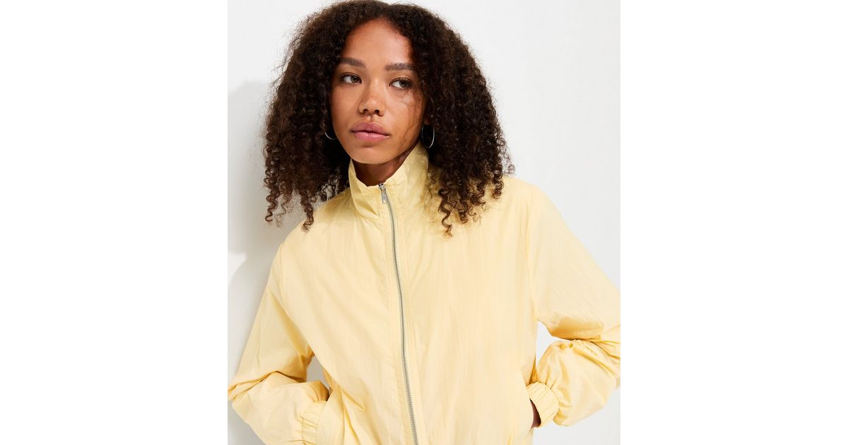 Light Yellow Bubble Hem Zip Lightweight Jacket