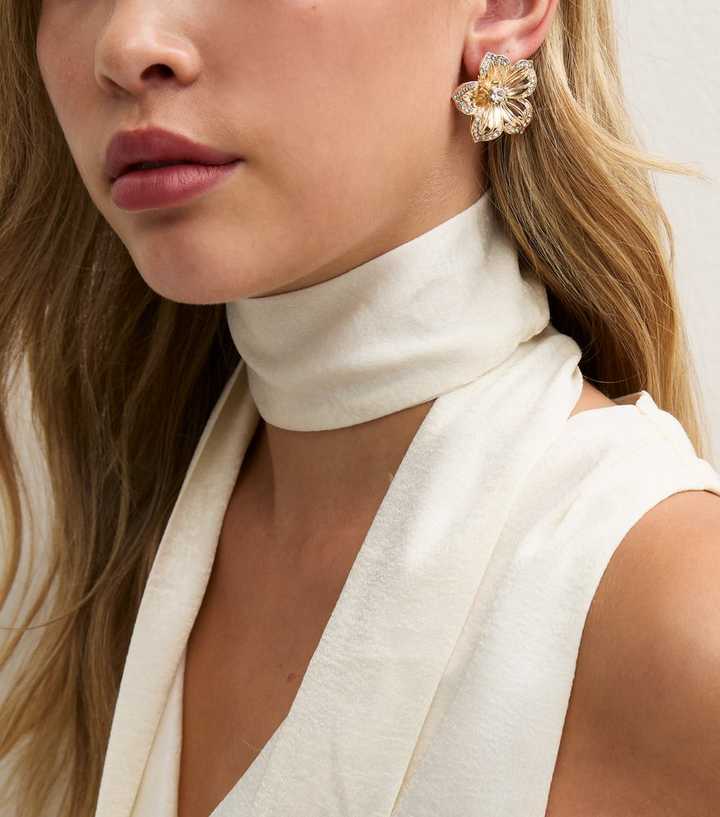 Gold-Tone Diamante Edge Flower Earring