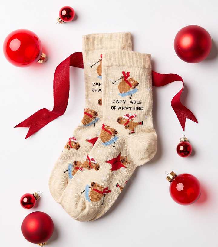 Oatmeal Skiing Capybara Pattern Ankle Socks
