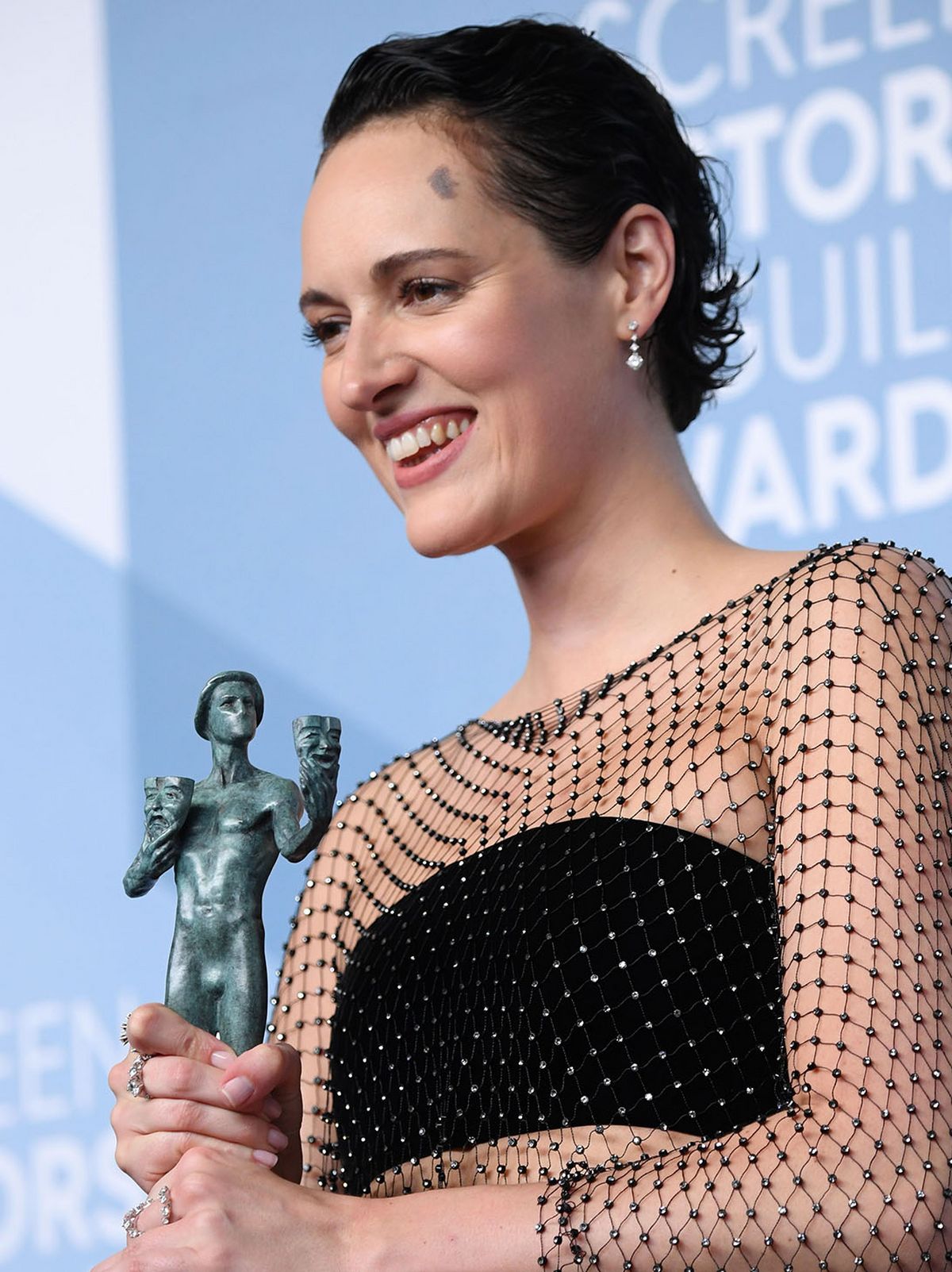 phoebe waller-bridge holds award